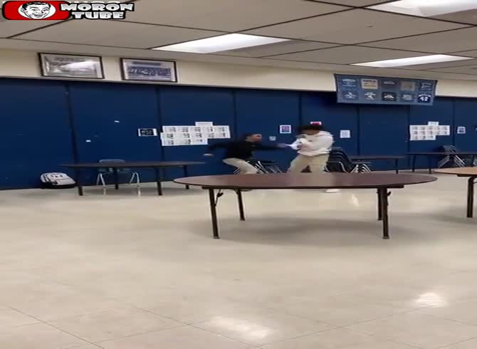 Video :At Columbus School, a pupil stabs another kid